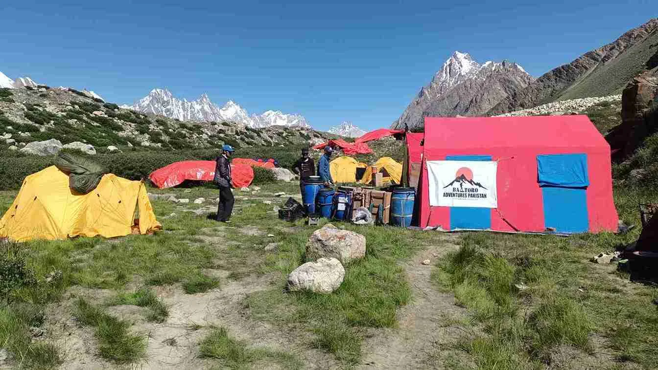 Rest day during snow lake
